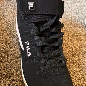 Fila HIGH-tops size 9 like new
